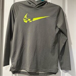 Nike Dri-FIT Standard Fit Shirt